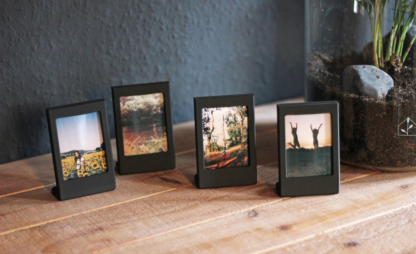 NewGround Designs Mini Fotorahmen – 4er Set Aufsteller für Instax Mini Polaroids – Bilderrahmen - Display