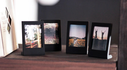 NewGround Designs Mini Fotorahmen – 4er Set Aufsteller für Instax Mini Polaroids – Bilderrahmen - Display